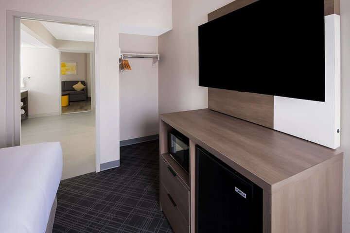 Room 35 of 48