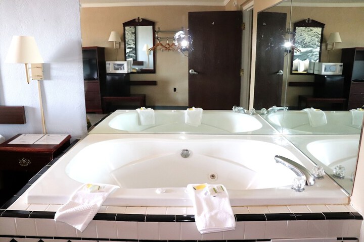 Room 15 of 25