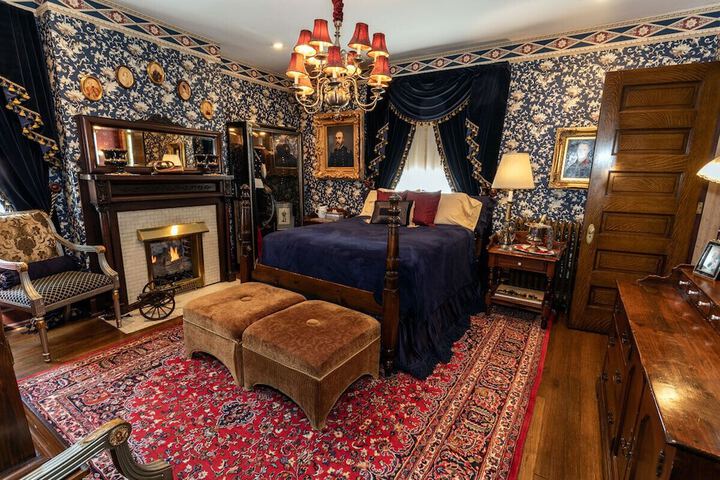 Room 100 of 160