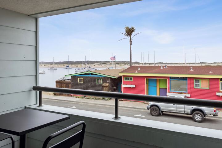 456 Embarcadero Inn & Suites