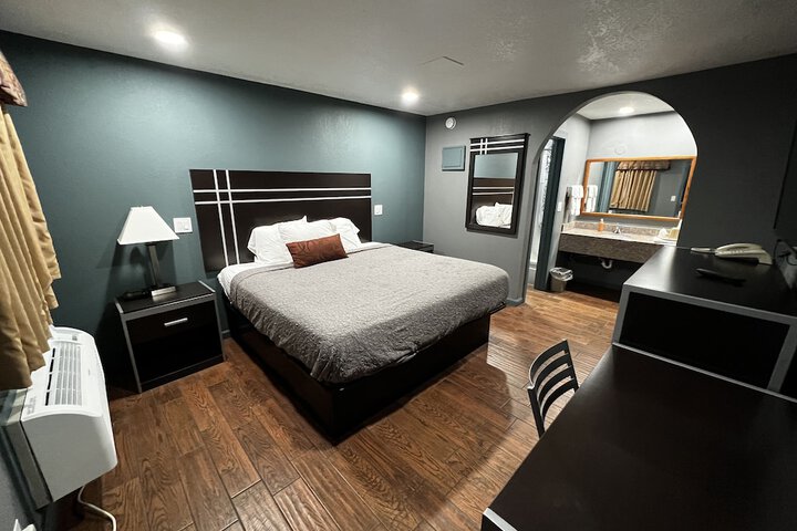 Room 5 of 12