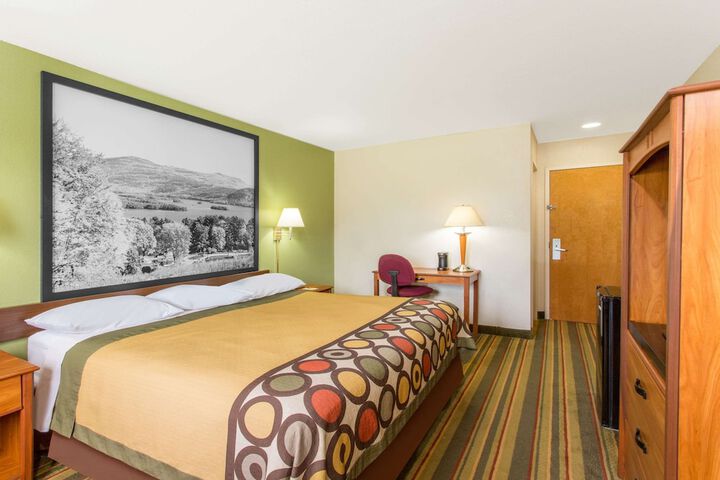 Room 8 of 16