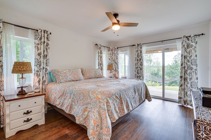 Secluded Marathon Hideaway w / Fire Pit + Views!