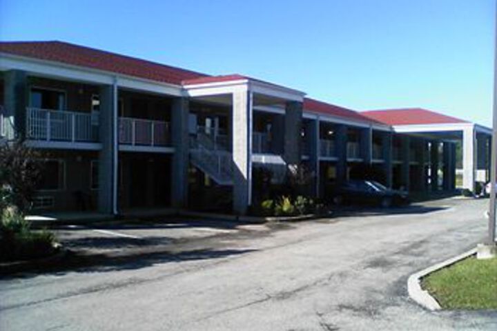 Campton Parkway Inn