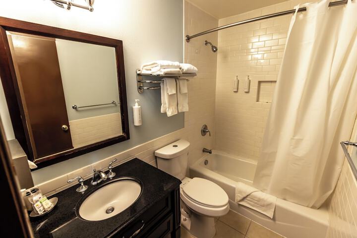 The Mammoth Creek Inn