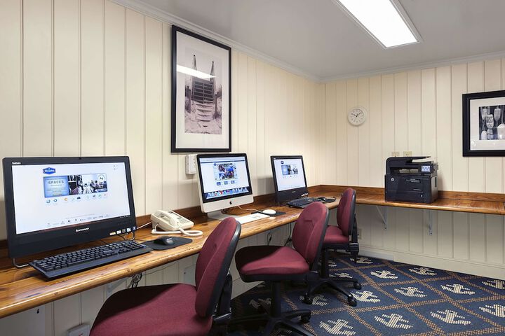 Business Center 87 of 88