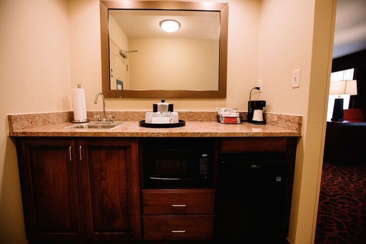 Hampton Inn & Suites Minot Airport