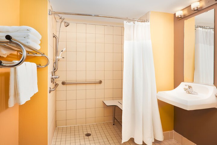 Room 10 of 22