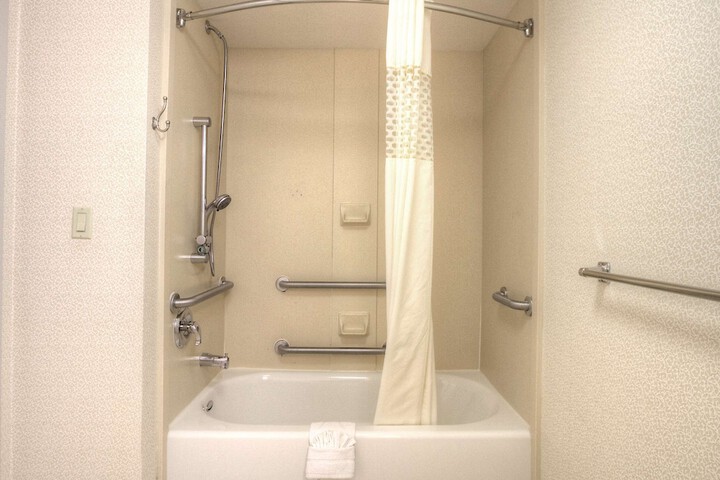 Room 18 of 27