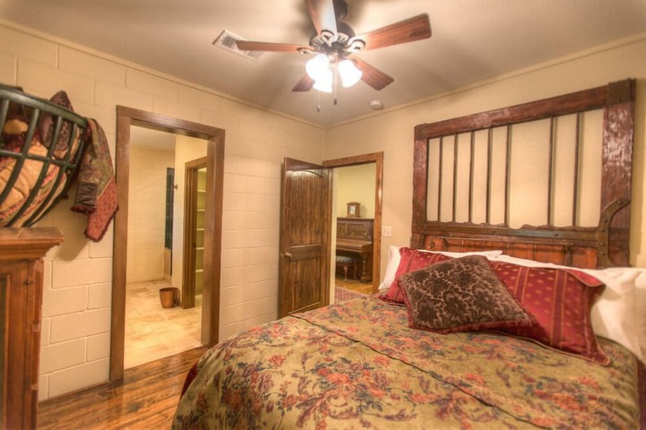 Room 47 of 87