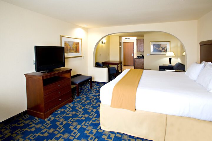 Holiday Inn Express Jourdanton - Pleasanton by IHG