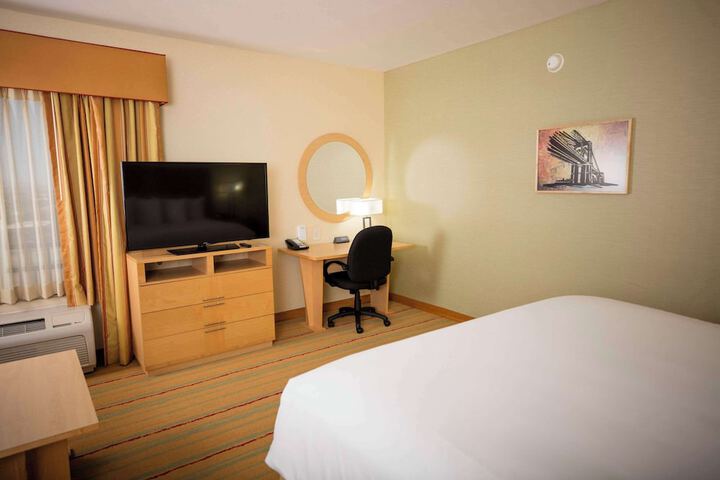Room 8 of 27