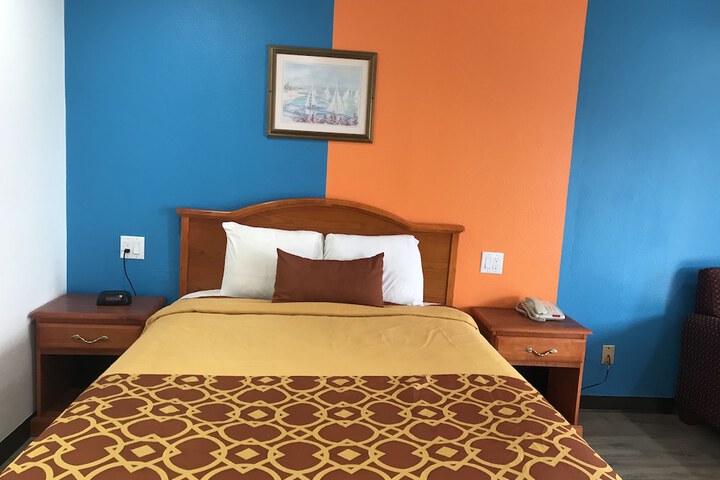 Room 10 of 26