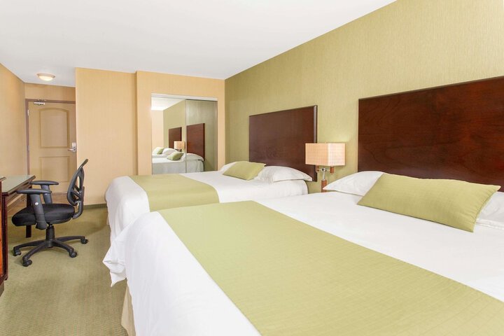 Room 8 of 30