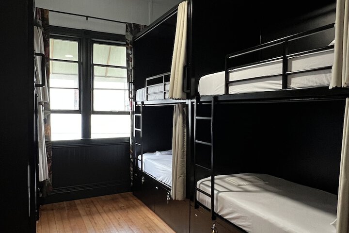 Howzit Hostels Hawaii