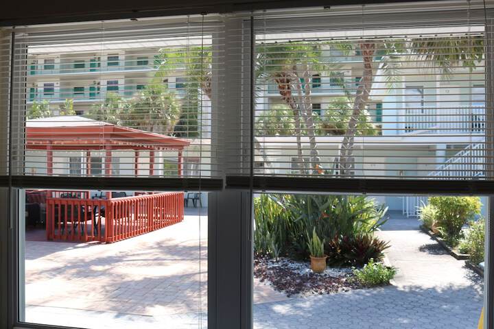 Hotel Exterior 60 of 68