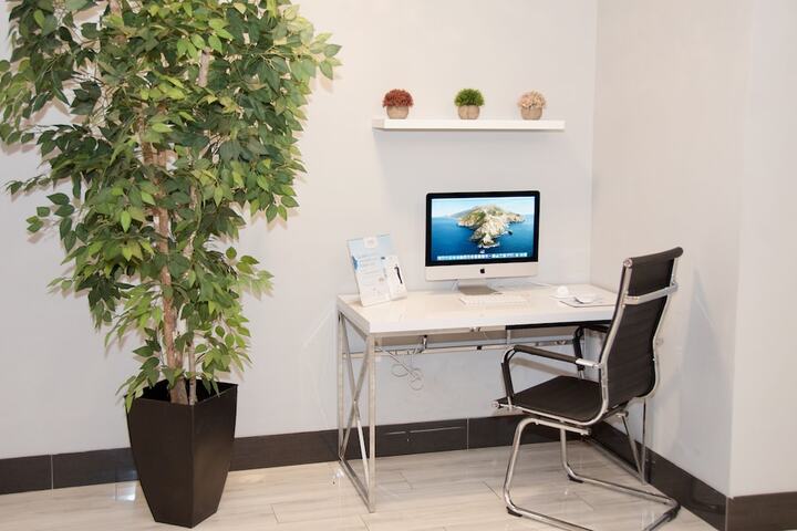 Business Center 24 of 26