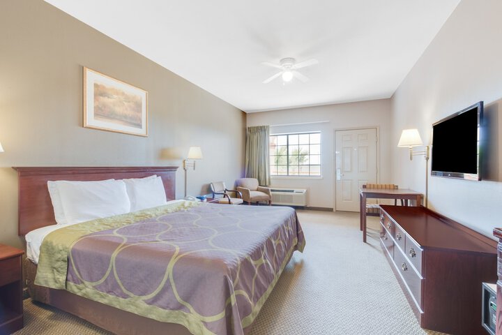 Room 7 of 11