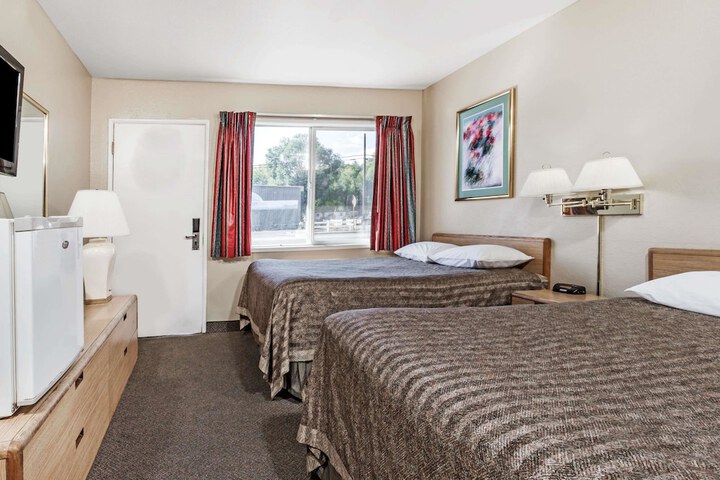 Room 11 of 15
