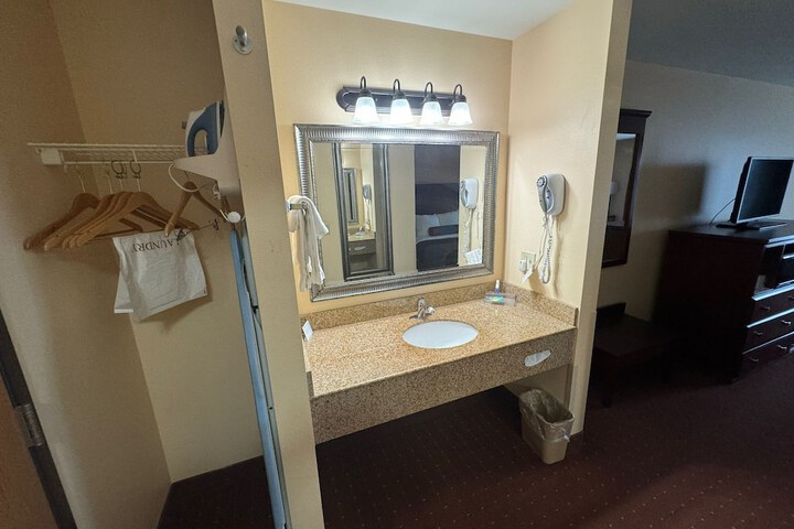 Room 21 of 24