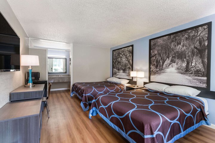 Room 15 of 22