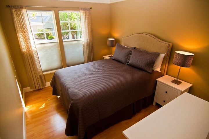 Room 7 of 12