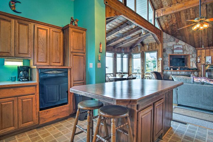 Lakefront Montague Cottage w / Deck & Beach!