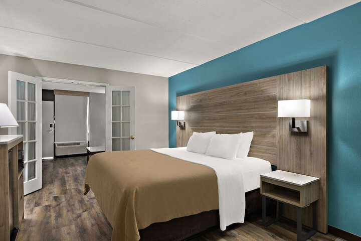 Room 17 of 32