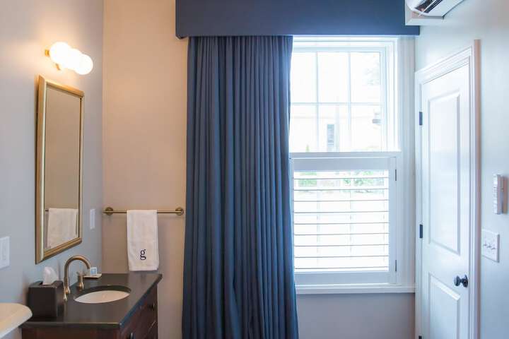 Room 32 of 166
