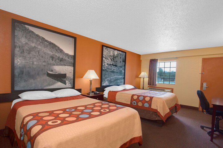 Room 6 of 15