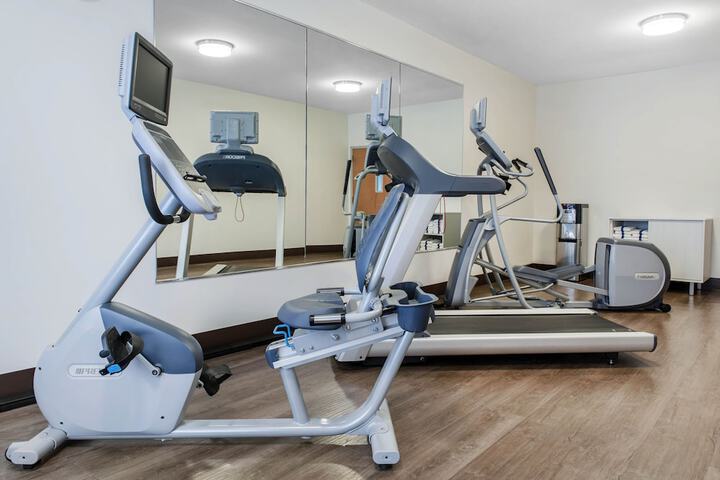 Holiday Inn Express Hotel & Suites Harrison by IHG