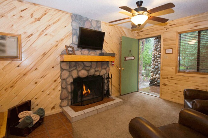 Upper Canyon Inn & Cabins
