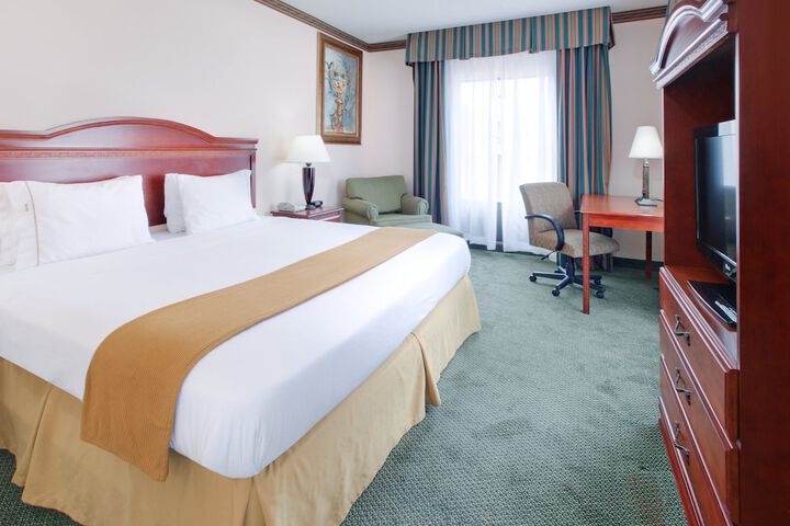 Holiday Inn Express Hotel & Suites Cleveland by IHG