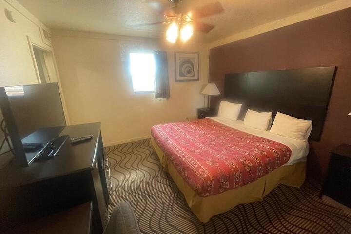 Room 9 of 15