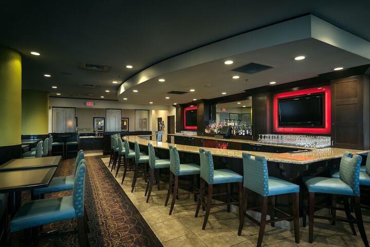 Lounge 68 of 74
