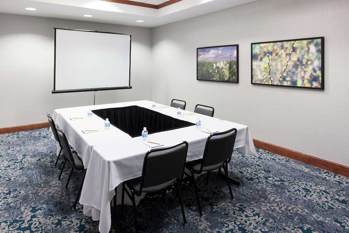 Hilton Garden Inn Naperville / Warrenville