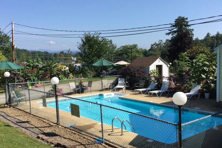 Pool 11 of 38