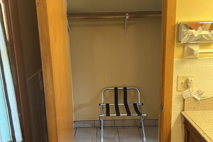 Room 270 of 443