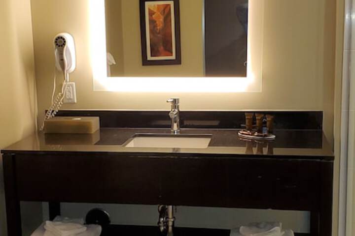 Room 32 of 51