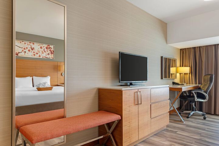 Radisson Hotel & Conference Centre Calgary Airport