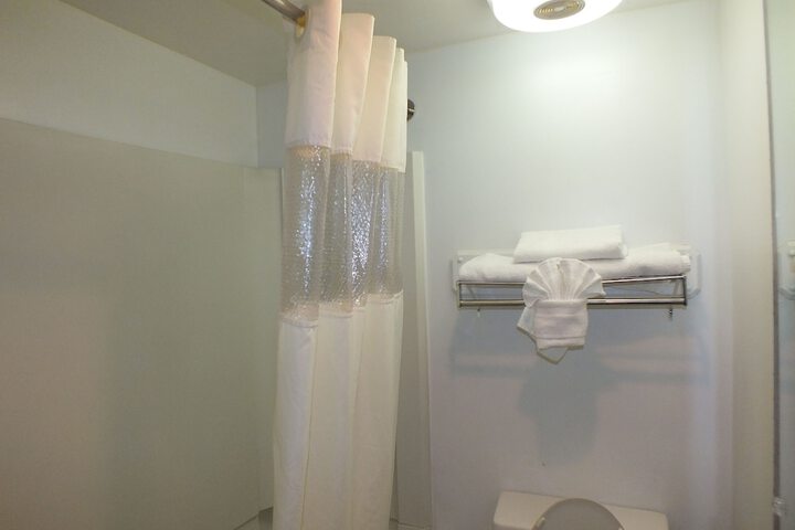 Room 13 of 32