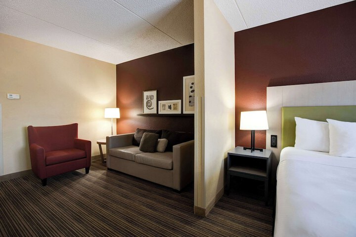 Comfort Inn & Suites St. Paul Northeast