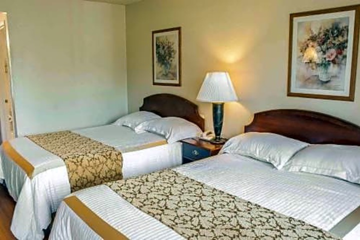 Rodeway Inn & Suites