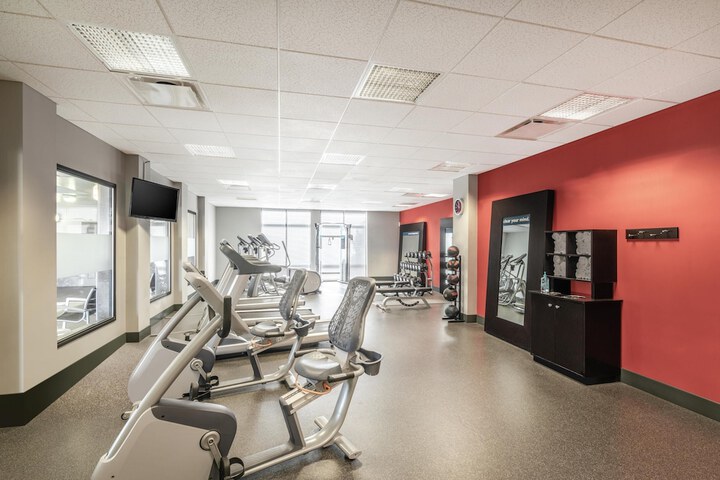 Hampton Inn & Suites Roanoke Airport