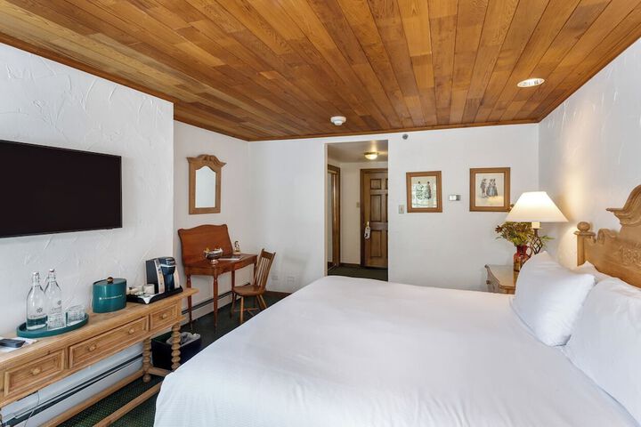 Room 43 of 68