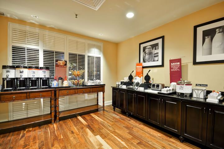 Hampton Inn & Suites North Charleston-University Blvd