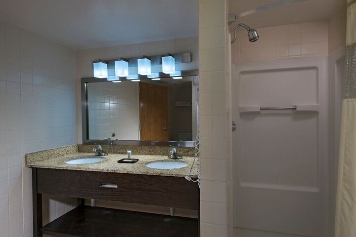 Room 13 of 39