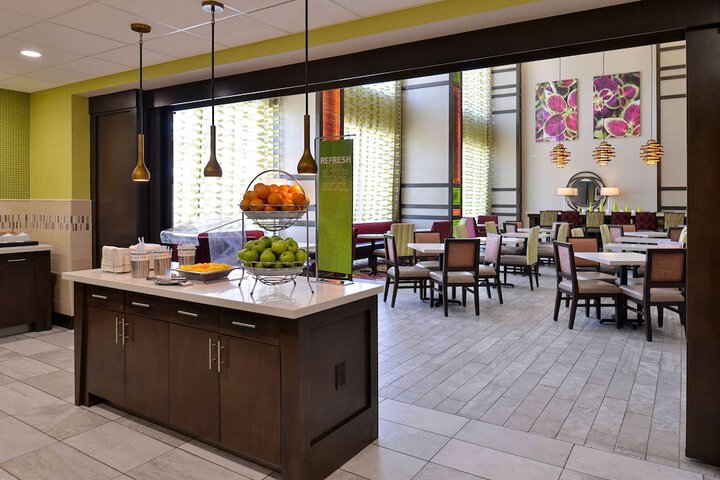 Hampton Inn & Suites Dallas Market Center