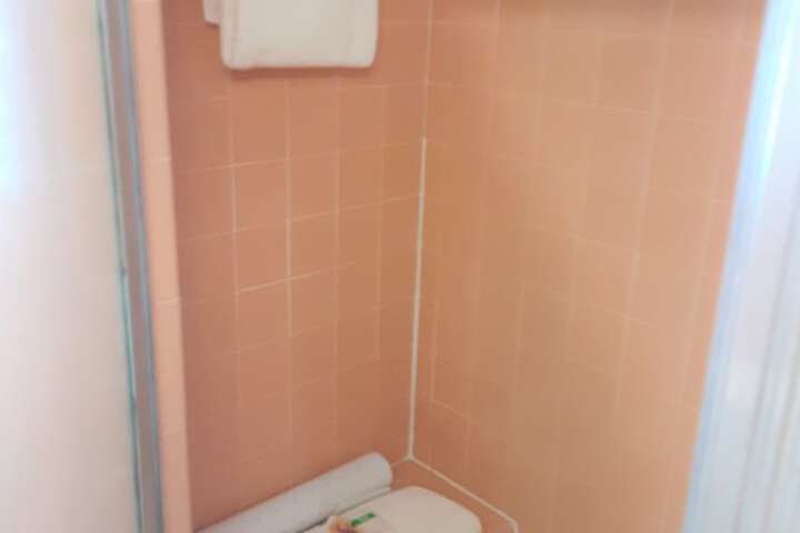 Room 48 of 177