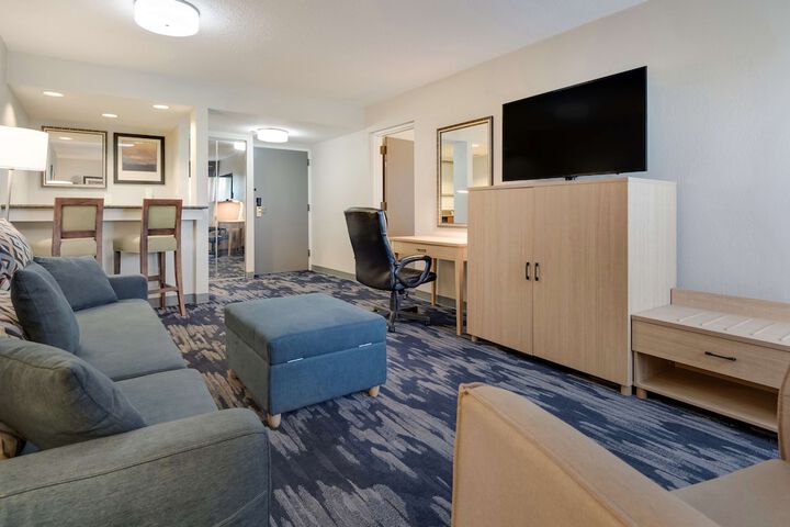 Room 13 of 33